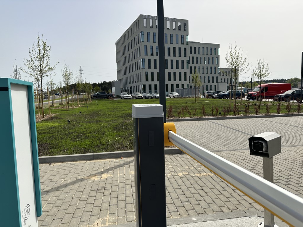 kamery lpr w systemach parkingowych